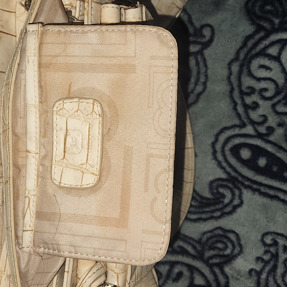 Liz Claiborne white purse with three compartments plus extra pockets. - Picture 7 of 7